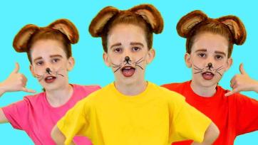 Five Little Monkeys – Silly Dance Party on the Bed!