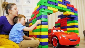 Fruit Fun with Johnny – Yes Mama!