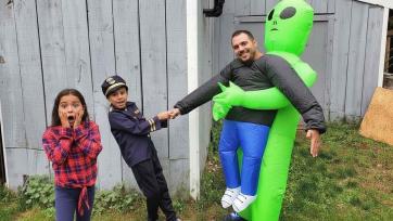 Funny Alien Adventure with Kids and Dad - Backyard Space Story